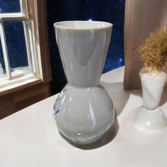 Vintage Hand Painted Vase Republic China Taiwan Made ROC Flowers White Porcelain - Picture 11 of 15